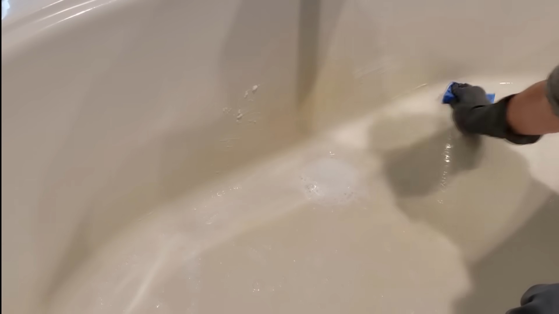 Hot vinegar bathroom cleaner